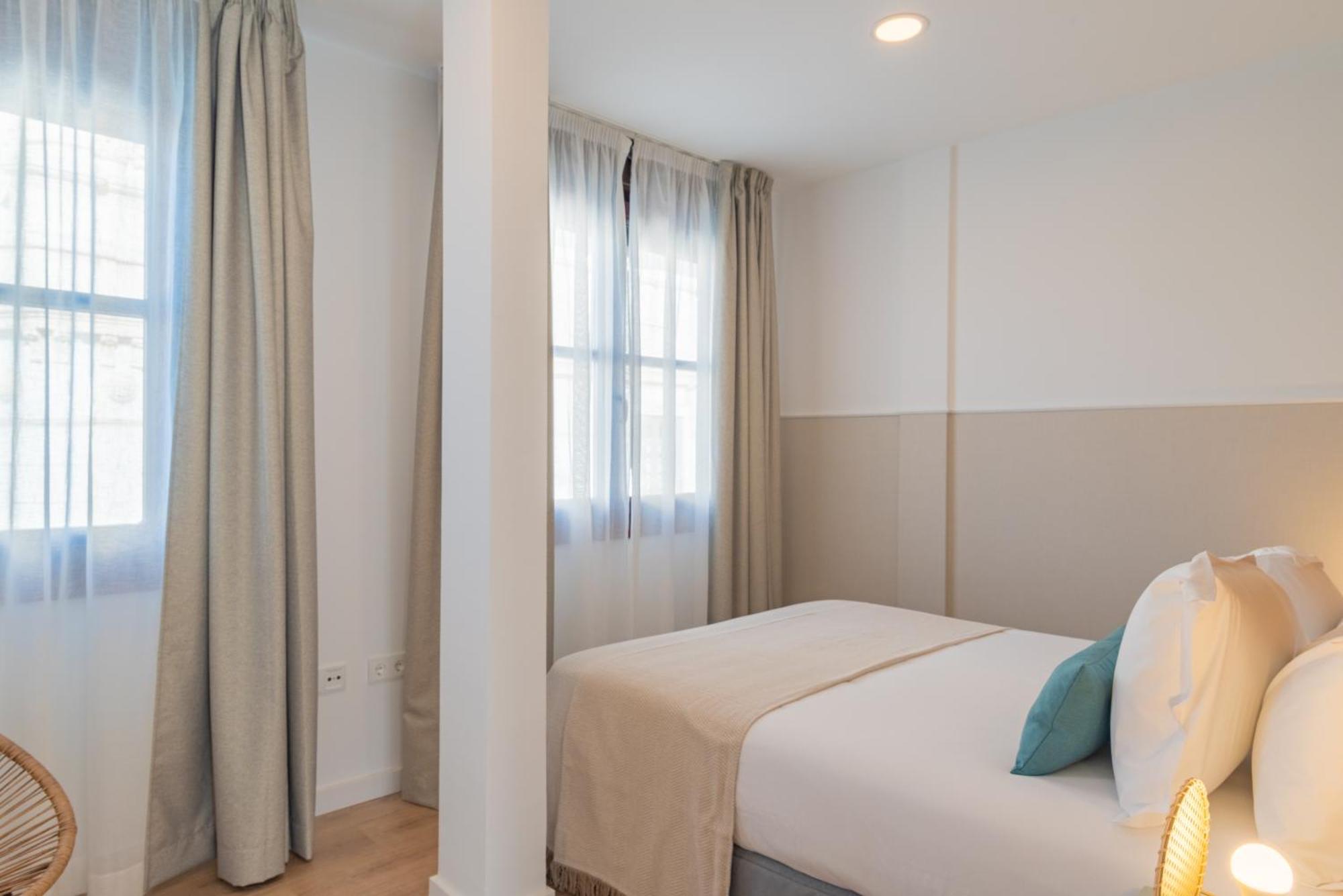 Feelathome Atarazanas Apartments Малага Екстер'єр фото