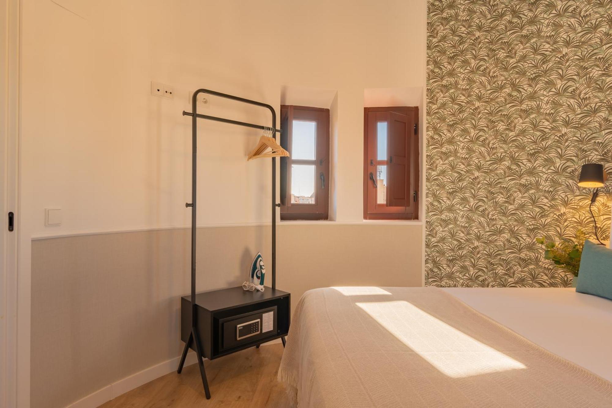 Feelathome Atarazanas Apartments Малага Екстер'єр фото