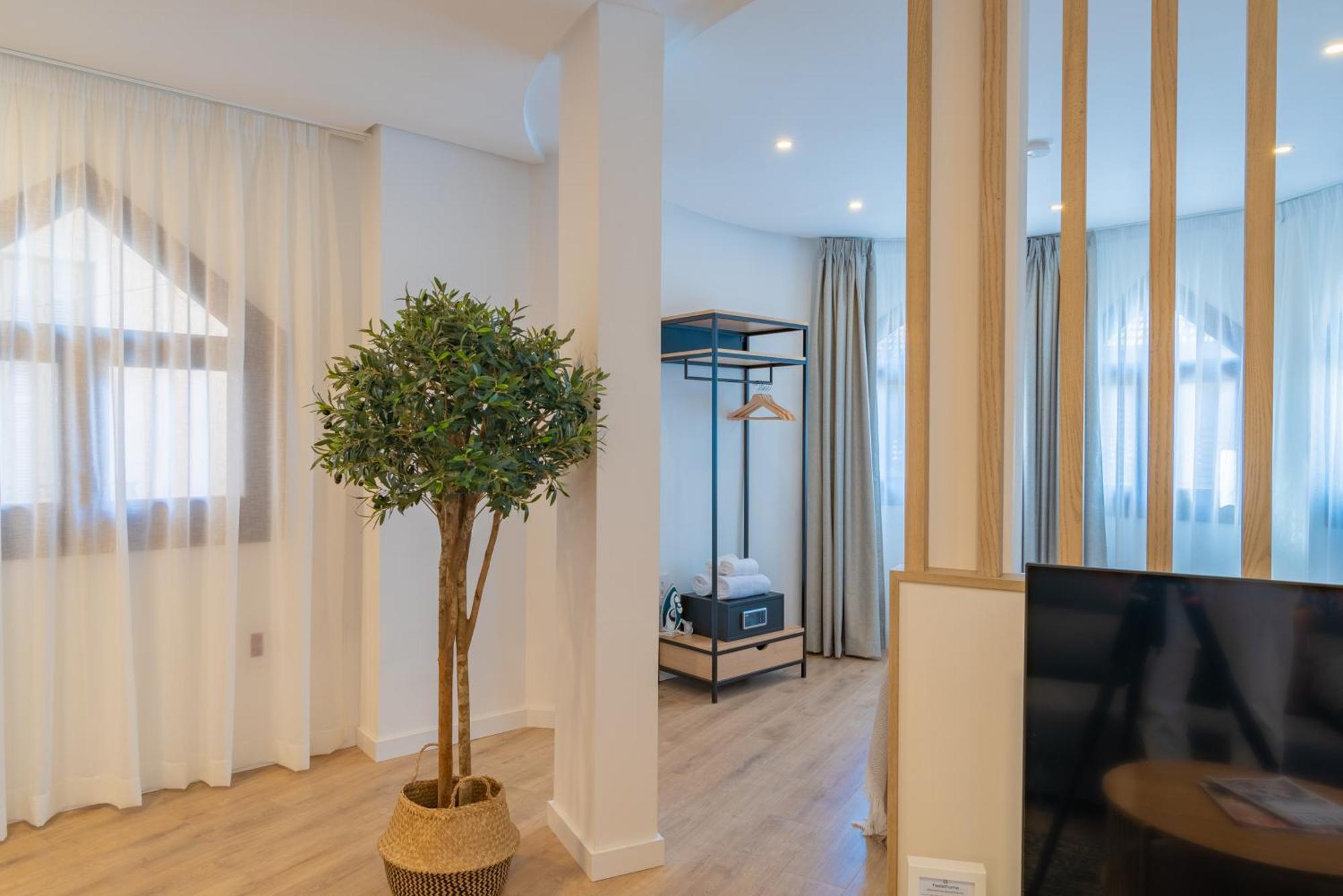 Feelathome Atarazanas Apartments Малага Екстер'єр фото