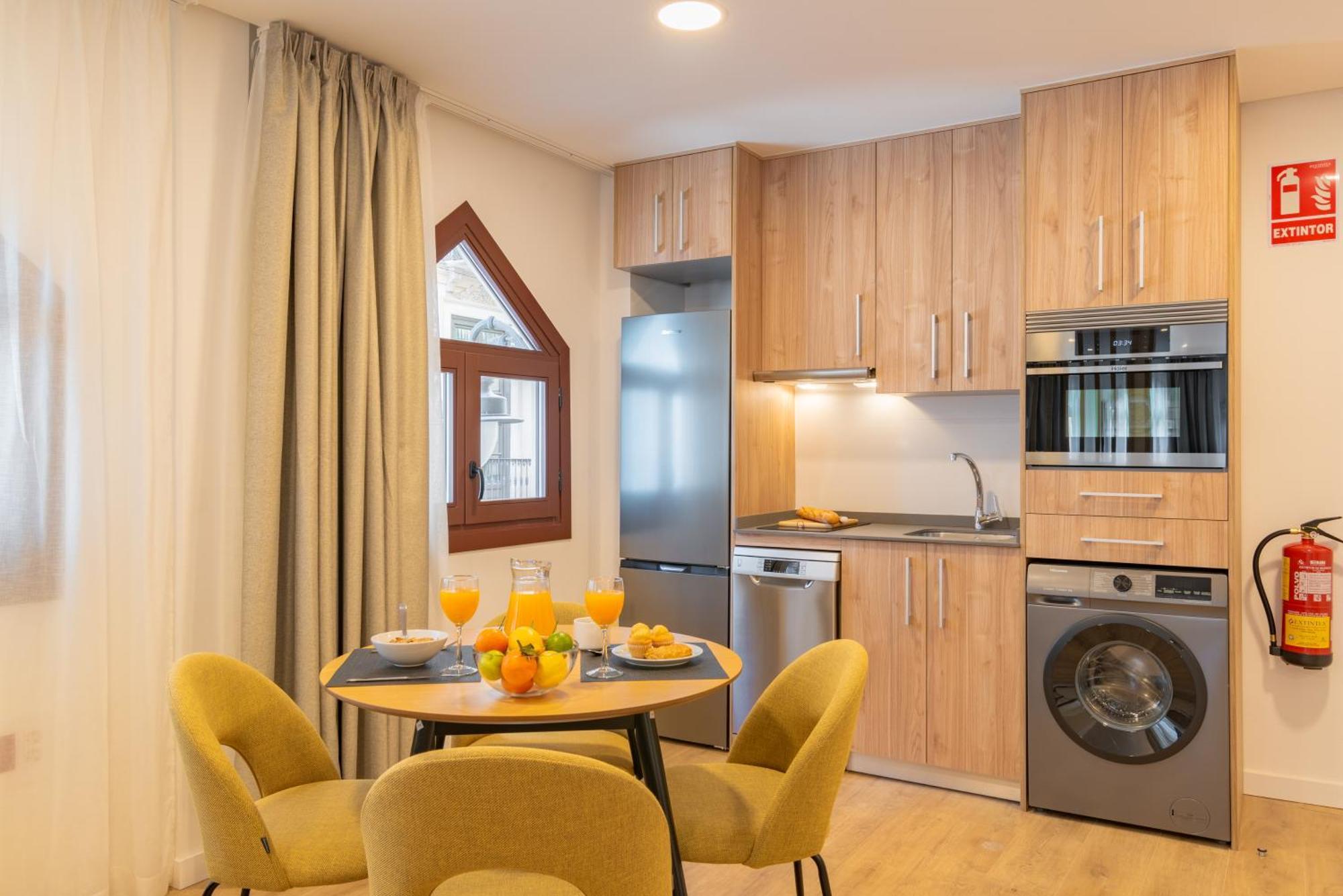 Feelathome Atarazanas Apartments Малага Екстер'єр фото